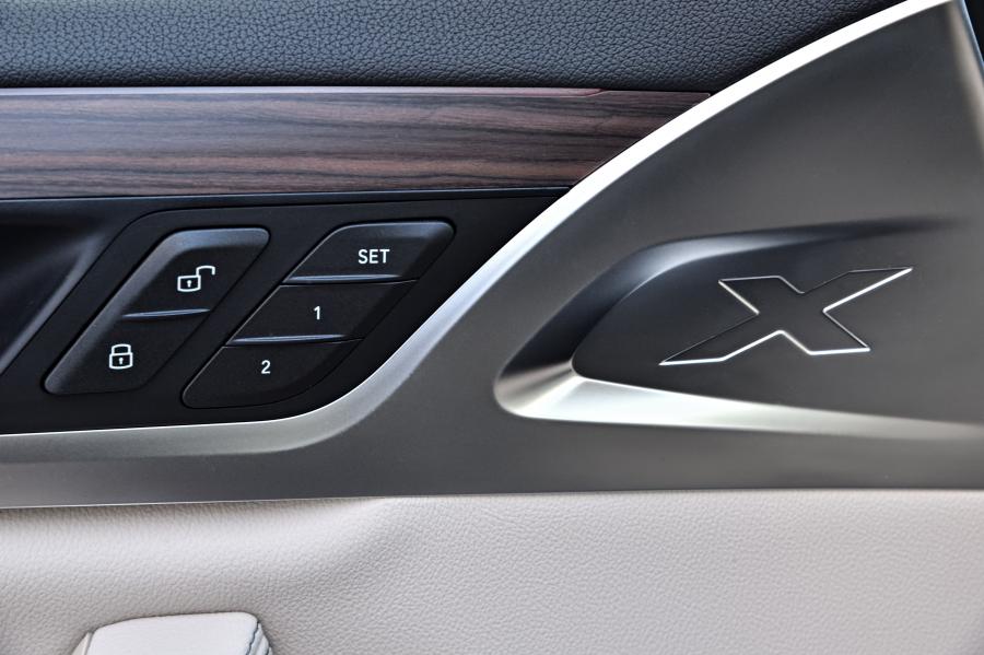 Детали интерьера BMW X3 xDrive30d xLine (G01) 2017 года  (WW) (фото 146 из 178)